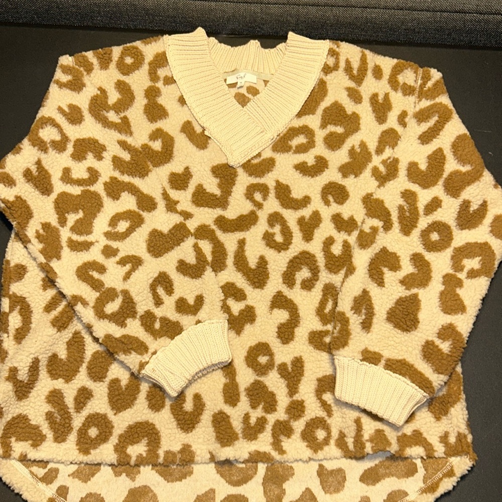 Easel LA Leopard Sherpa V-Neck Cream & Brown Medium